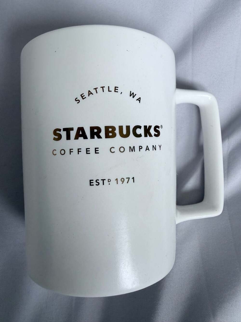 Starbucks Seattle WA Est 1971 White and Gold Foil Ceramic Coffee Mug 16 fl oz 20